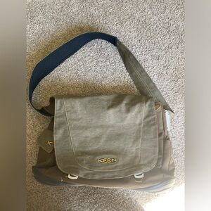 Keen messenger bag